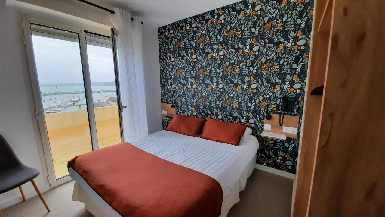 Doppelzimmer mit Hafenblick